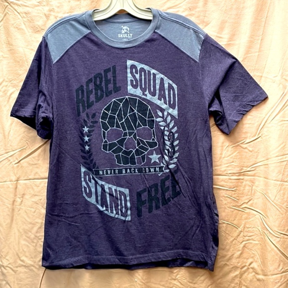 EUC Skully Purple & Gray Skull REBEL SQUAD NEVER BACK DOWN STAND FREE Tee, Sz L